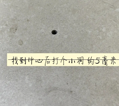 清水瓷砖空鼓维修公司专业解答在瓷砖铺贴过程中，如果砂料搅拌不均匀，将会带来以下问题