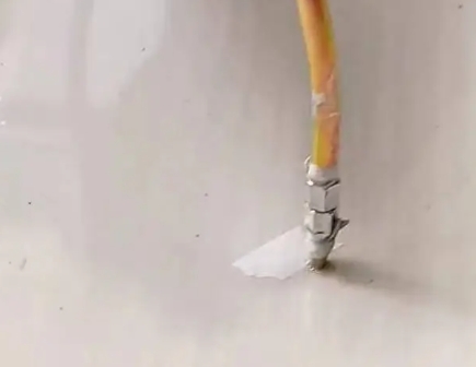 清水瓷砖空鼓维修公司专业解答在瓷砖铺贴过程中，如果使用的砂料过粗（如全部使用了粗砂），可能会导致以下问题
